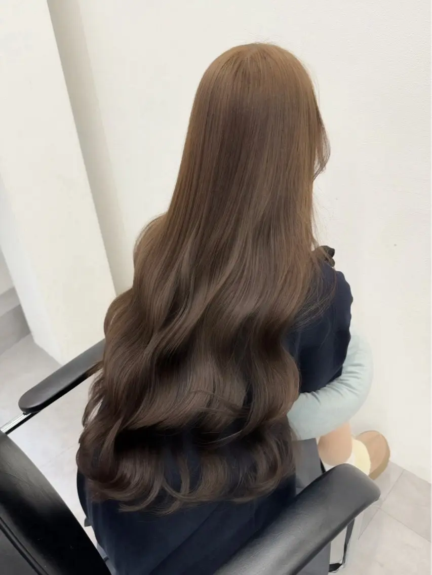 ロング ヘアカラー ioe愛莉 /透明感カラーのヘアスタイル