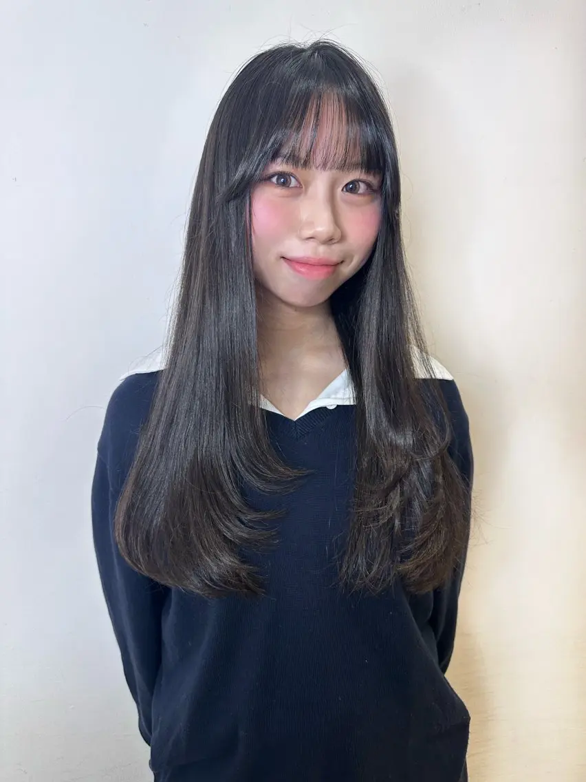 ロング レイヤーカット 'axis hinaのヘアスタイル