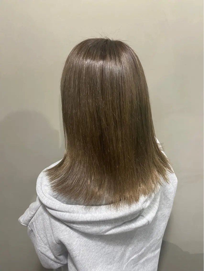 ミディアム カット ヘアカラー トリートメント 服部 美幸のヘアスタイル