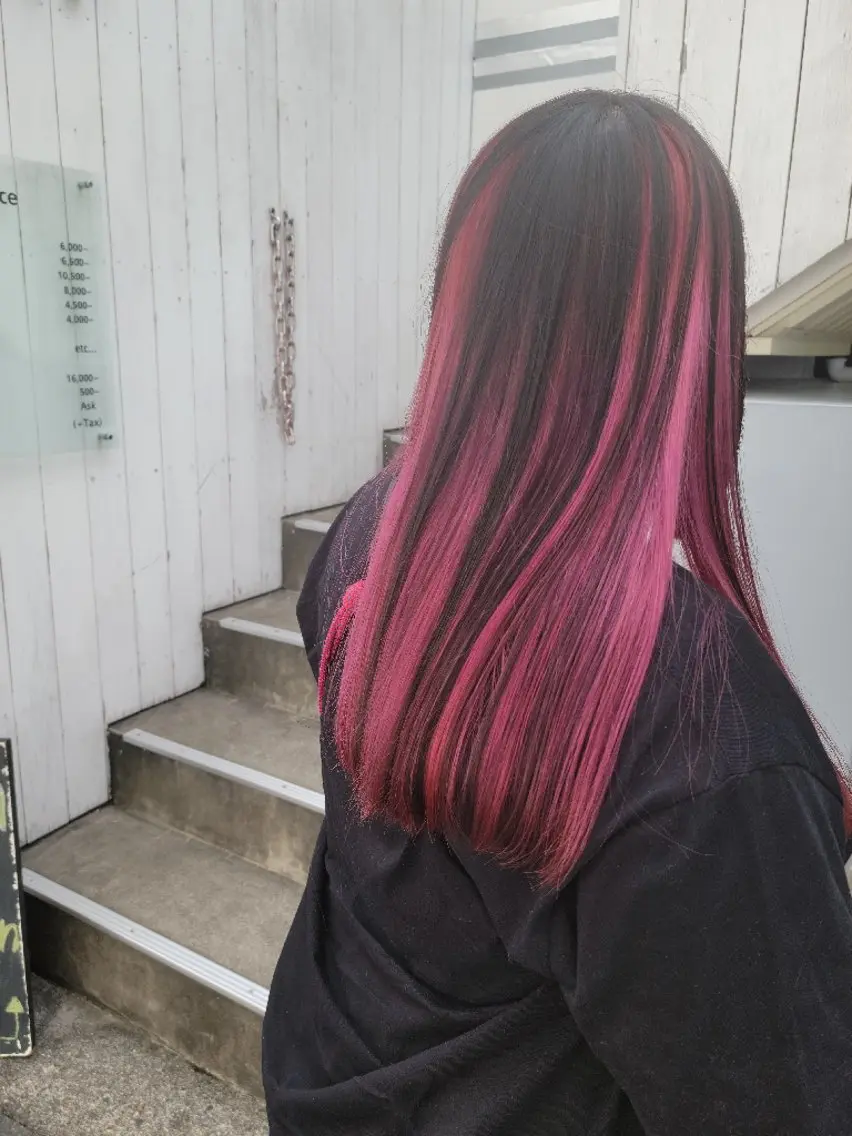 セミロング カラー 黒髪 ピンクカラー coii コイ【原宿/表参道】のヘアスタイル