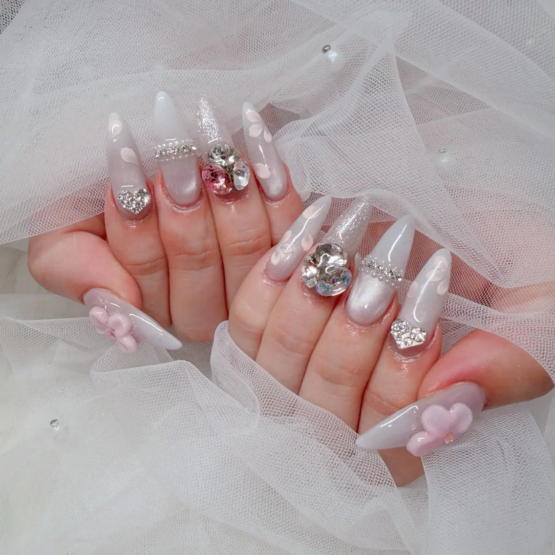 ネイル 桜ネイル ネイルチップ ハンドネイル ラクロレ ハナ︎🌼のネイルデザイン