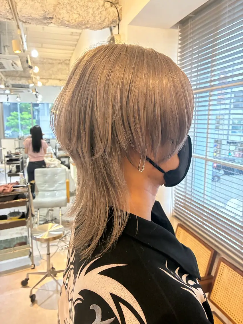 カラー メンズ メンズブリーチ メンズハイトーン メンズ韓国風 メンズウルフカット ベージュカラー カット ヘアカラー ブリーチ/名古屋/ /栄/ioriのヘアスタイル