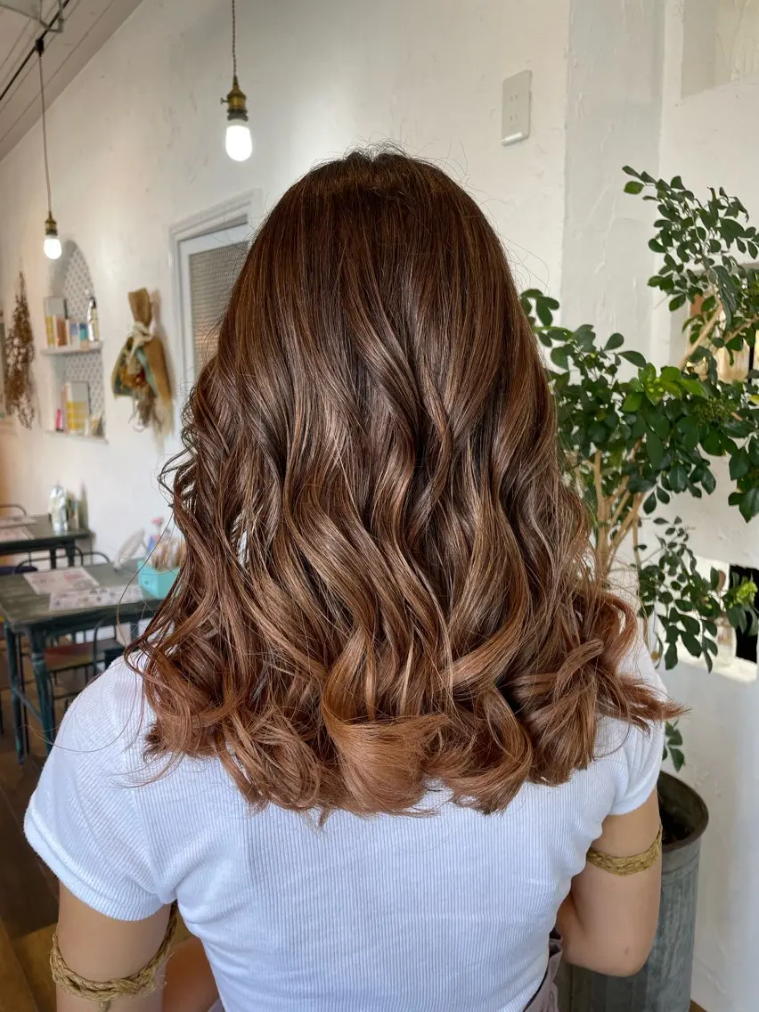 ロング カラー アッシュ 透明感カラー ハイライトカラー ハイトーンカラー ミルクティーアッシュ ヘアカラー 🌸小掛🌸 豊橋外国人風カラーのヘアスタイル
