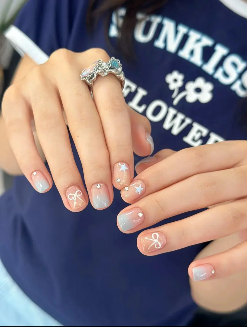 ネイル オーロラネイル 長さ出し フットネイル 韓国ネイル ラメ(グリッター) ハンドネイル 👍thumbs up nail👍のネイルデザイン