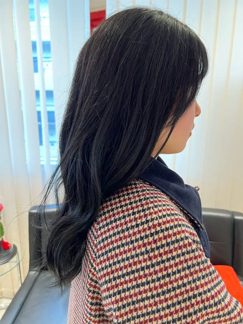 カラー 山本 麗のヘアスタイル