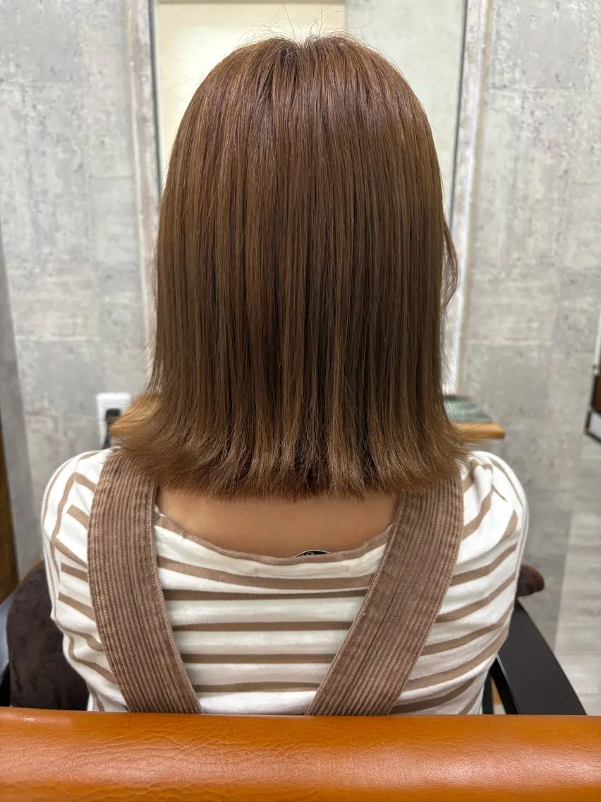 ミディアム カラー ベージュカラー 外ハネヘア カット ヘアカラー トリートメント Shiina シイナのヘアスタイル