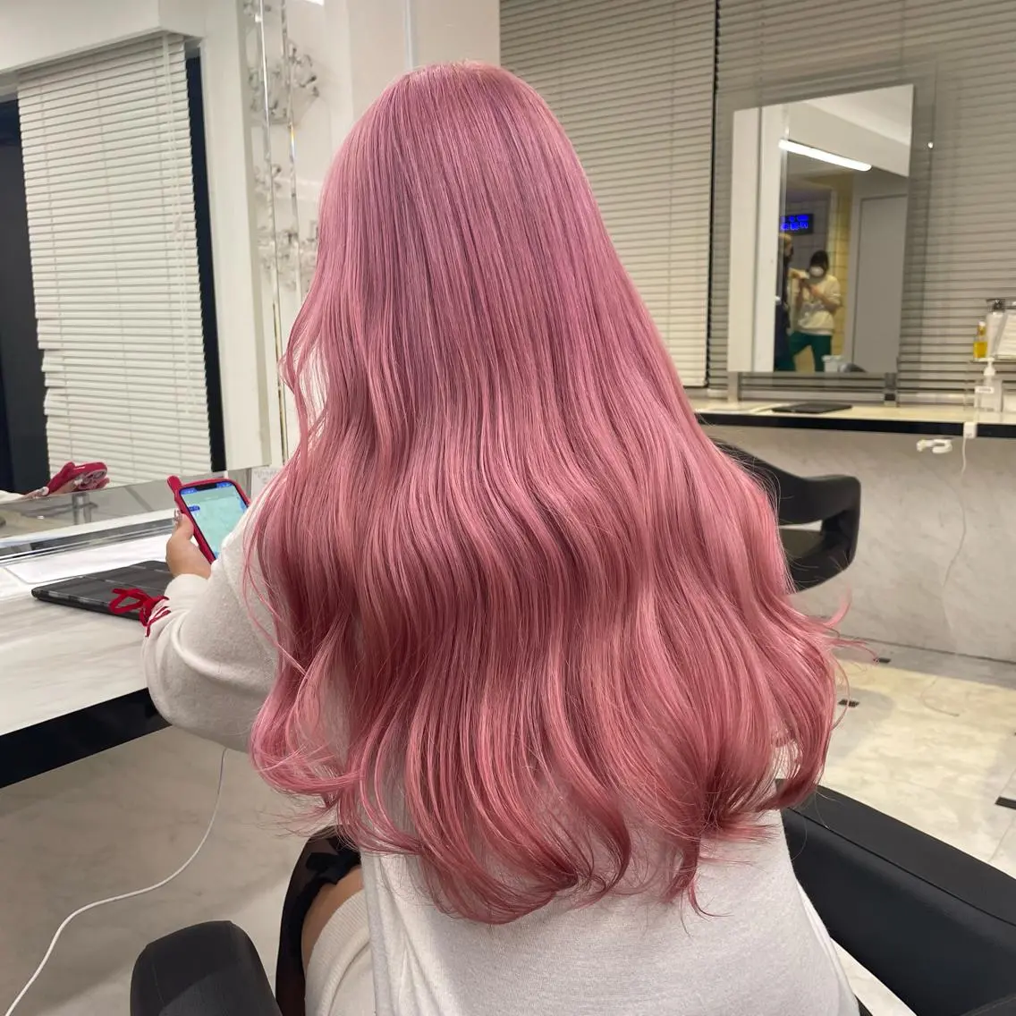 セミロング カラー ヘアアレンジ ハイトーンカラー ヘアカラー ピンク・ベージュ🩰 カラー🫧とらのヘアスタイル