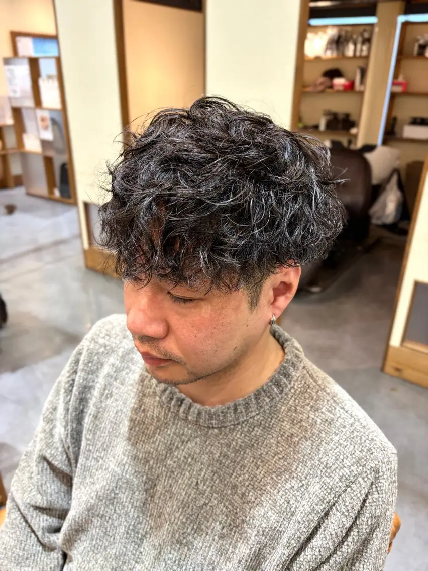パーマ メンズ メンズパーマ 波巻きパーマ スパイラルパーマ カット パーマ メンズ特化美容師 岩田拓海のヘアスタイル