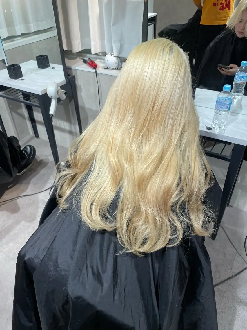 ロング カラー ブロンド カット ヘアカラー 🇰🇷ハイトーン× 韓国レイヤー레이어드のヘアスタイル