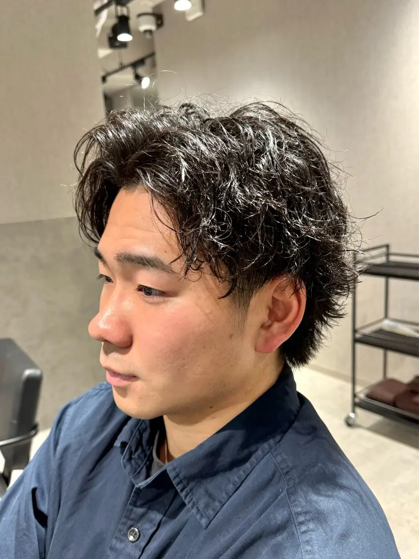 ショート パーマ メンズ センターパート 波巻きパーマ メンズウルフカット ウルフカット メンズパーマ職人 パーマ🔥ritaのヘアスタイル