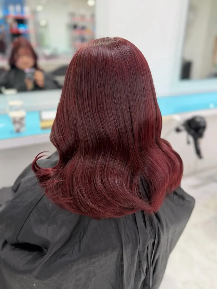 ミディアム カラー ヘアカラー トリートメント ヘッドスパ 韓国風艶髪🎀 暖色カラー🤍のヘアスタイル
