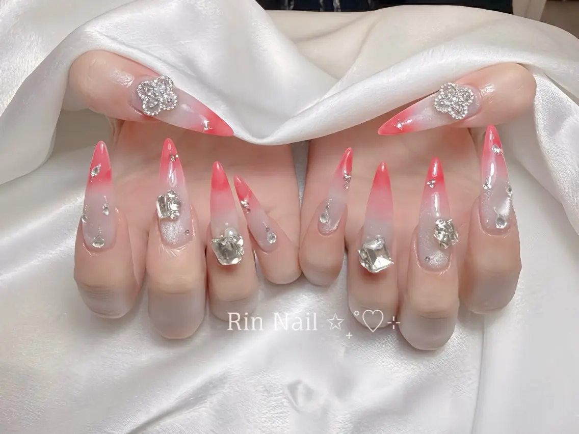 ネイル オーロラネイル チークネイル 桜ネイル クリアネイル ドット ハンドネイル Rin Nail 新大久保店のネイルデザイン