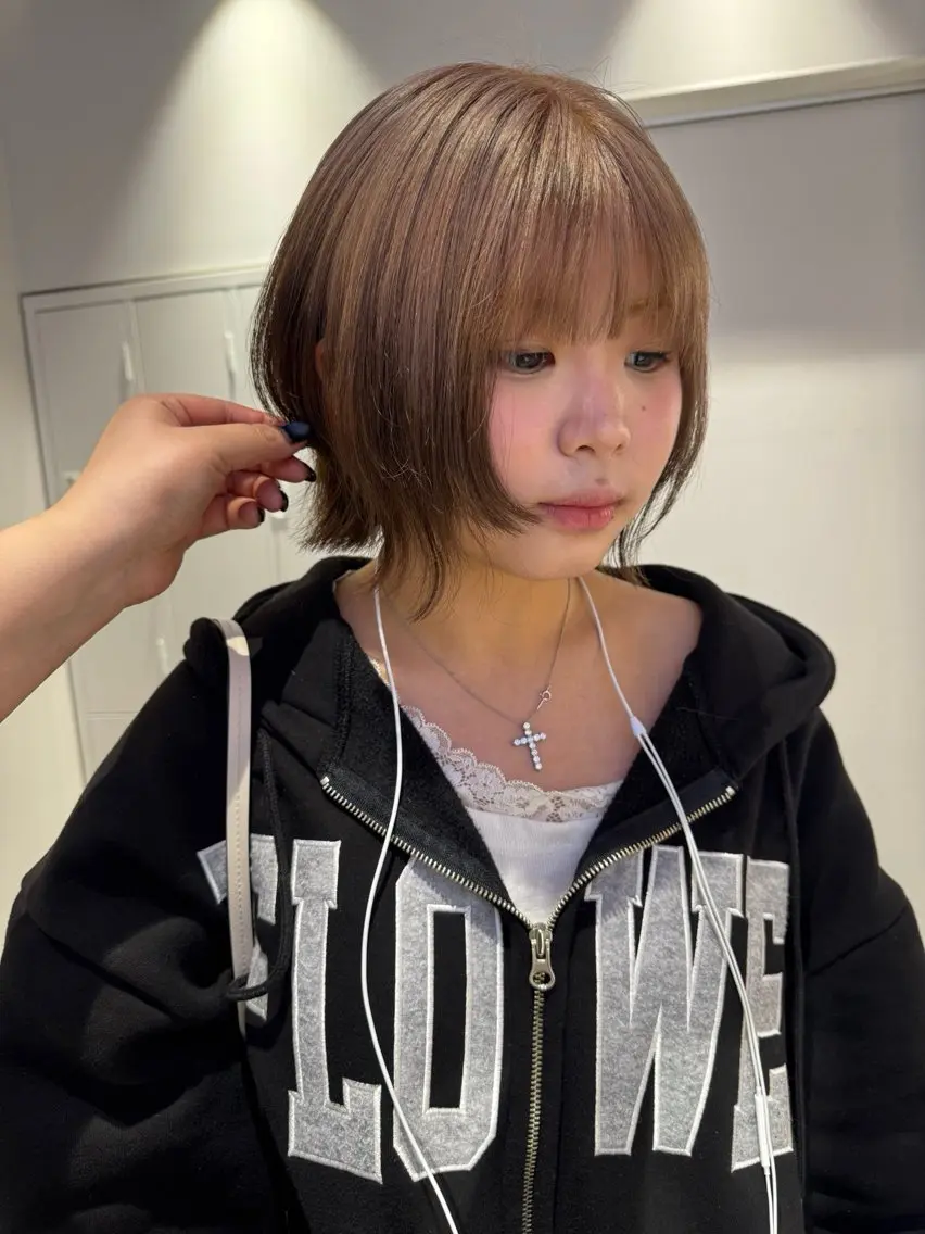 ショート カラー デザインカラー カット ヘアカラー トリートメント Ami/艶カラー/ レイヤー/ハイトーンのヘアスタイル