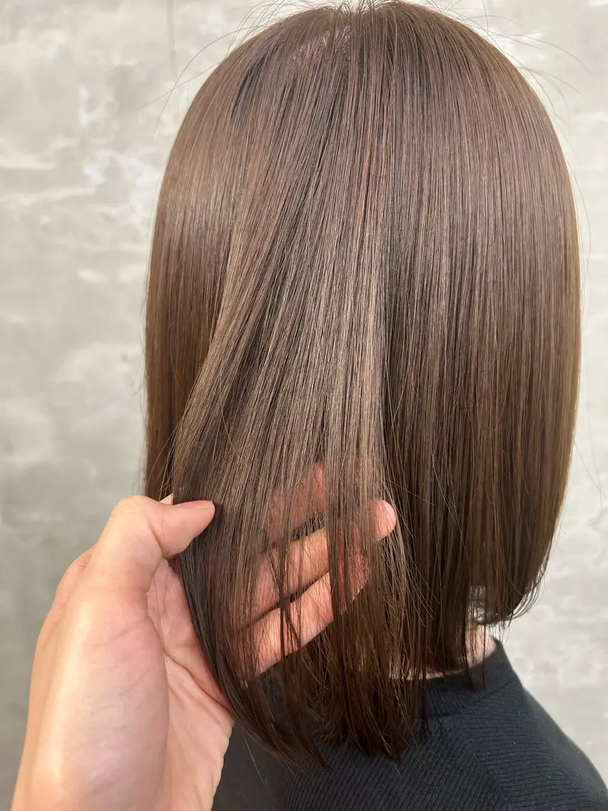 ミディアム カラー アッシュ アッシュブラウン ブラウンカラー 💜Noa /艶髪ハイトーン💫のヘアスタイル