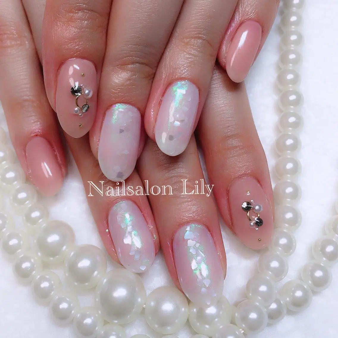 ネイル オーロラネイル キラキラネイル ミラーネイル Lily*nail 🌻Mii🌻のネイルデザイン