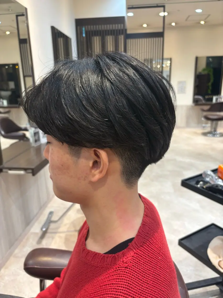 ショート メンズ センターパート 刈り上げ カット 木村 柊斗のヘアスタイル