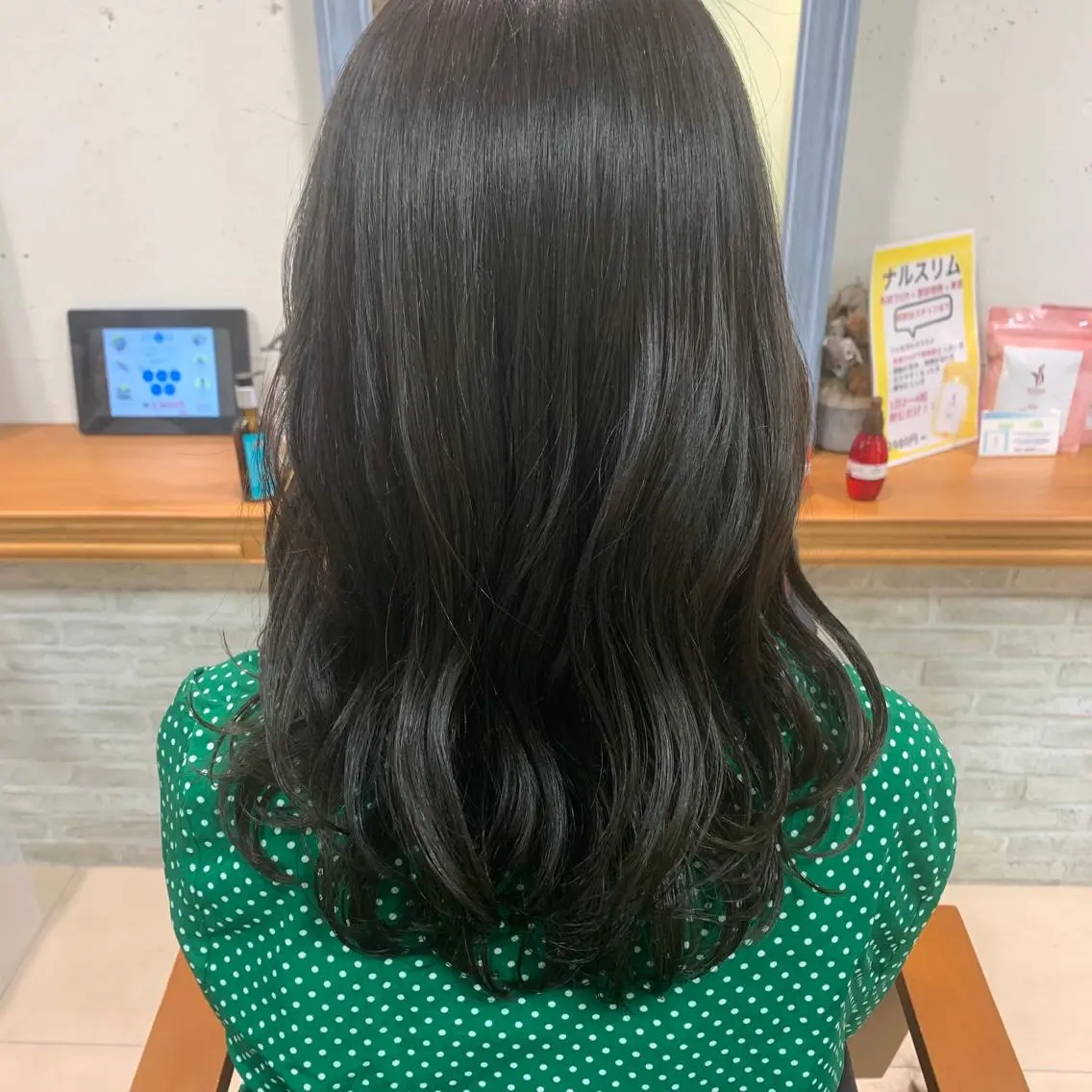 セミロング カラー 透明感ハイトーン🦄 キラ🌈のヘアスタイル