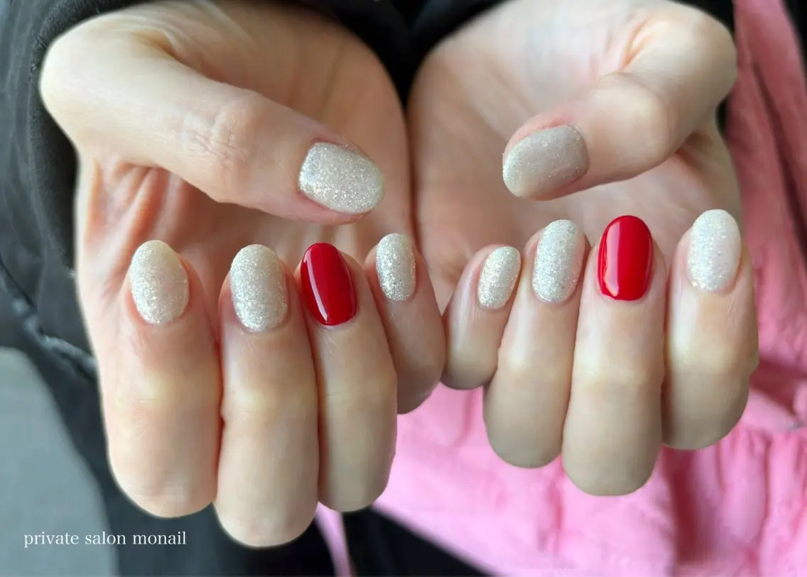 ネイル ラメ(グリッター) 赤色 ホワイト ハンドネイル nail salon monailのネイルデザイン
