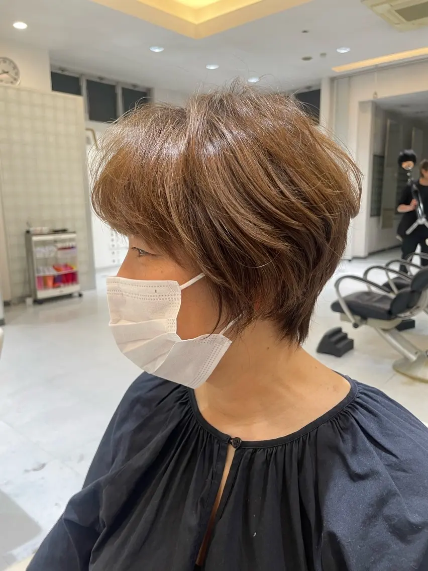ショート Uhair師勝. 伏江優海のヘアスタイル