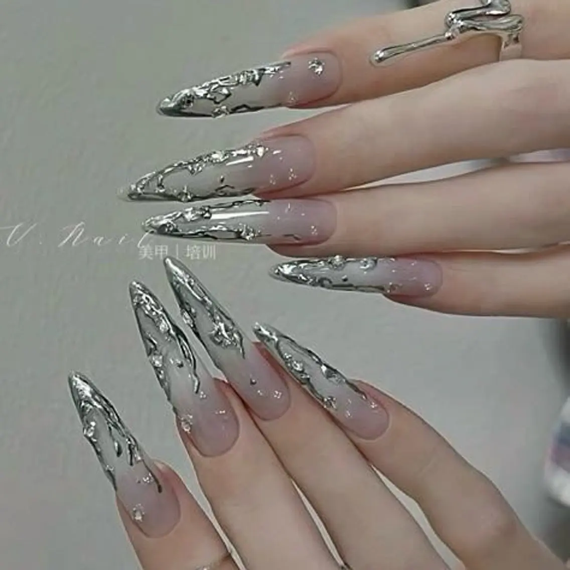 ネイル ジェルネイル キラキラネイル 韓国ネイル ロングネイル ミラーネイル ハンドネイル Blingg NailStudioのネイルデザイン