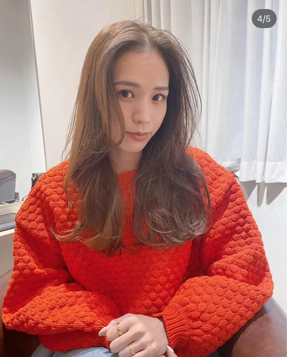 ロング カラー i'll アシスタントのヘアスタイル