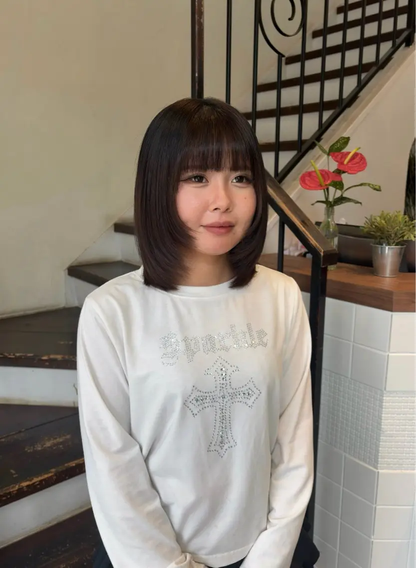 ミディアム カット 本木 彩音のヘアスタイル