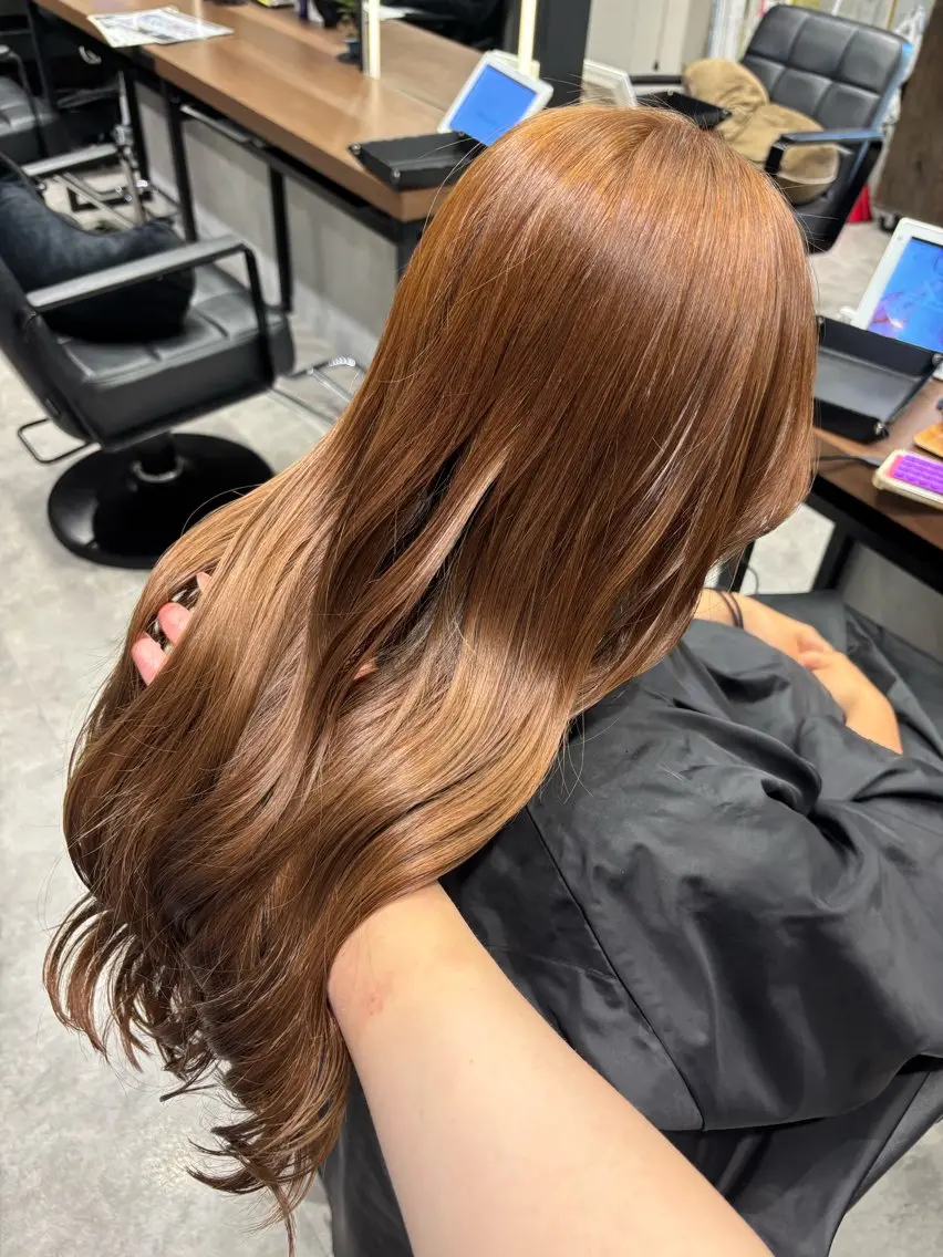 カラー ブリーチ 透明感カラー ブリーチなしカラー ヘアカラー トリートメント 暖色/ハイトーン/ カラー/HBLのヘアスタイル