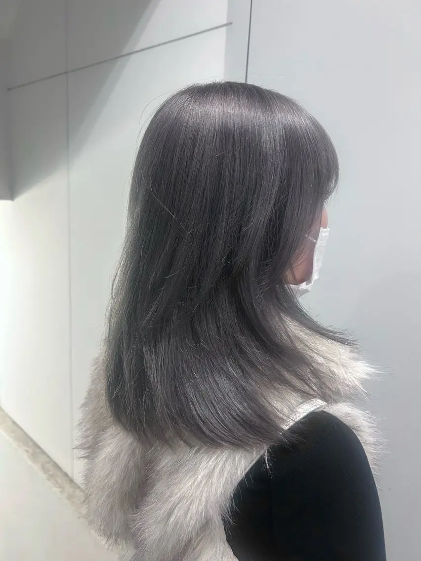 セミロング カラー ブリーチ ケアカラー グレージュ シルバー レイヤーカット 🪽デザインカラー/ ブリーチ/陽向🪽のヘアスタイル
