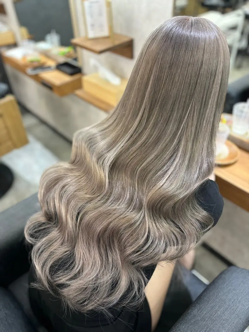 ロング カラー ブリーチ カット ヘアカラー トリートメント エクステ 🦋 SHION 🦋のヘアスタイル