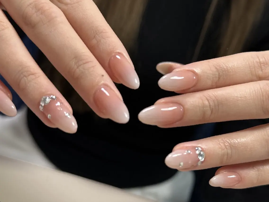 【HAND】🌸ベビーブーマー&カラーグラデーション 🎀ナチュラルで上品(ストーン4個付き)の写真