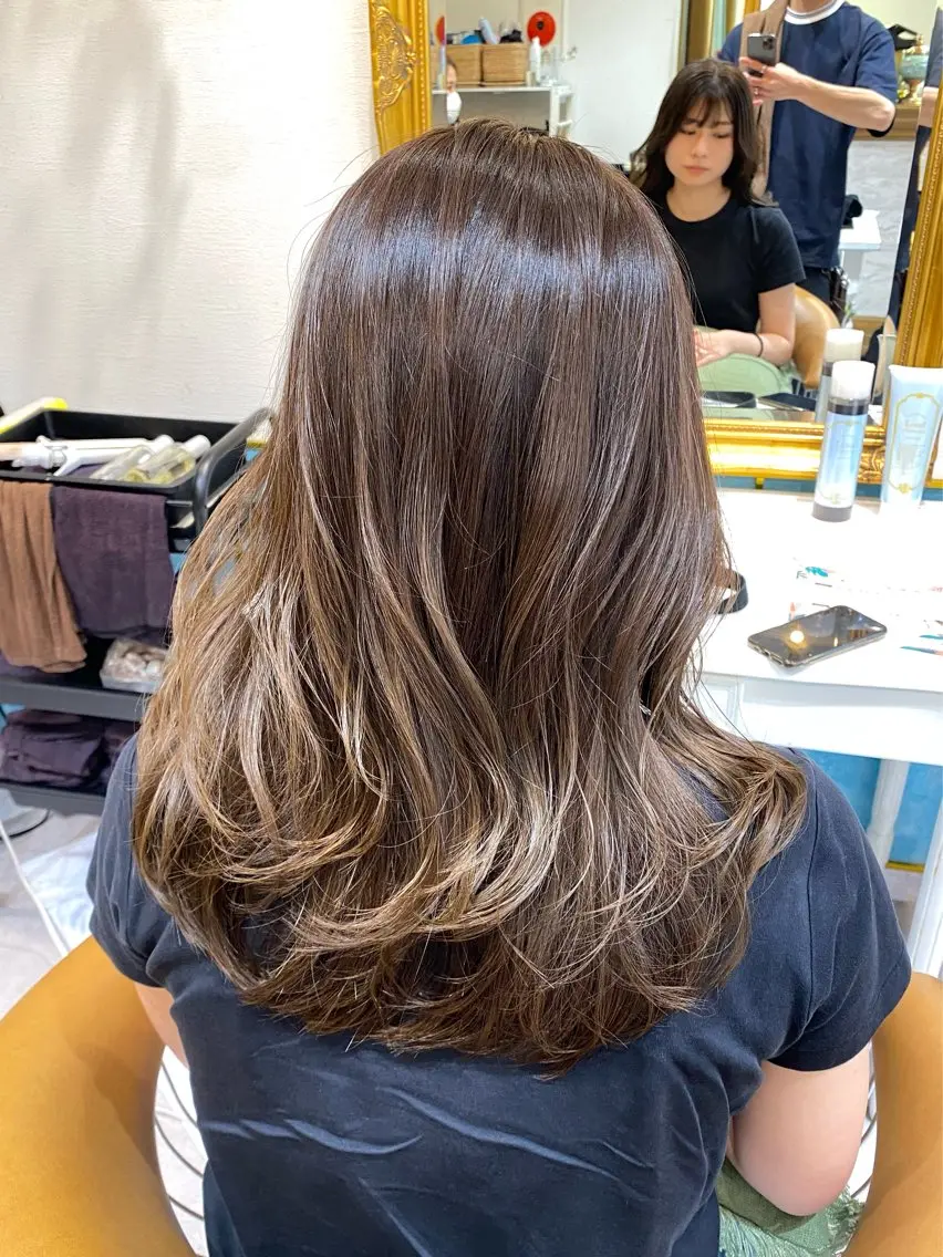 ミディアム カラー カット ヘアカラー トリートメント レイヤーカット /透明感カラー西田のヘアスタイル