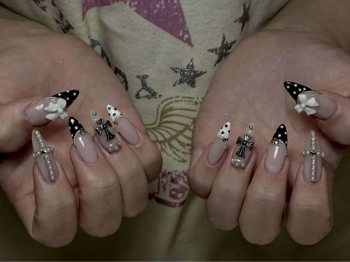 ネイル フレンチネイル ジェルネイル キラキラネイル 韓国ネイル マグネットネイル Julli NailStudioのネイルデザイン