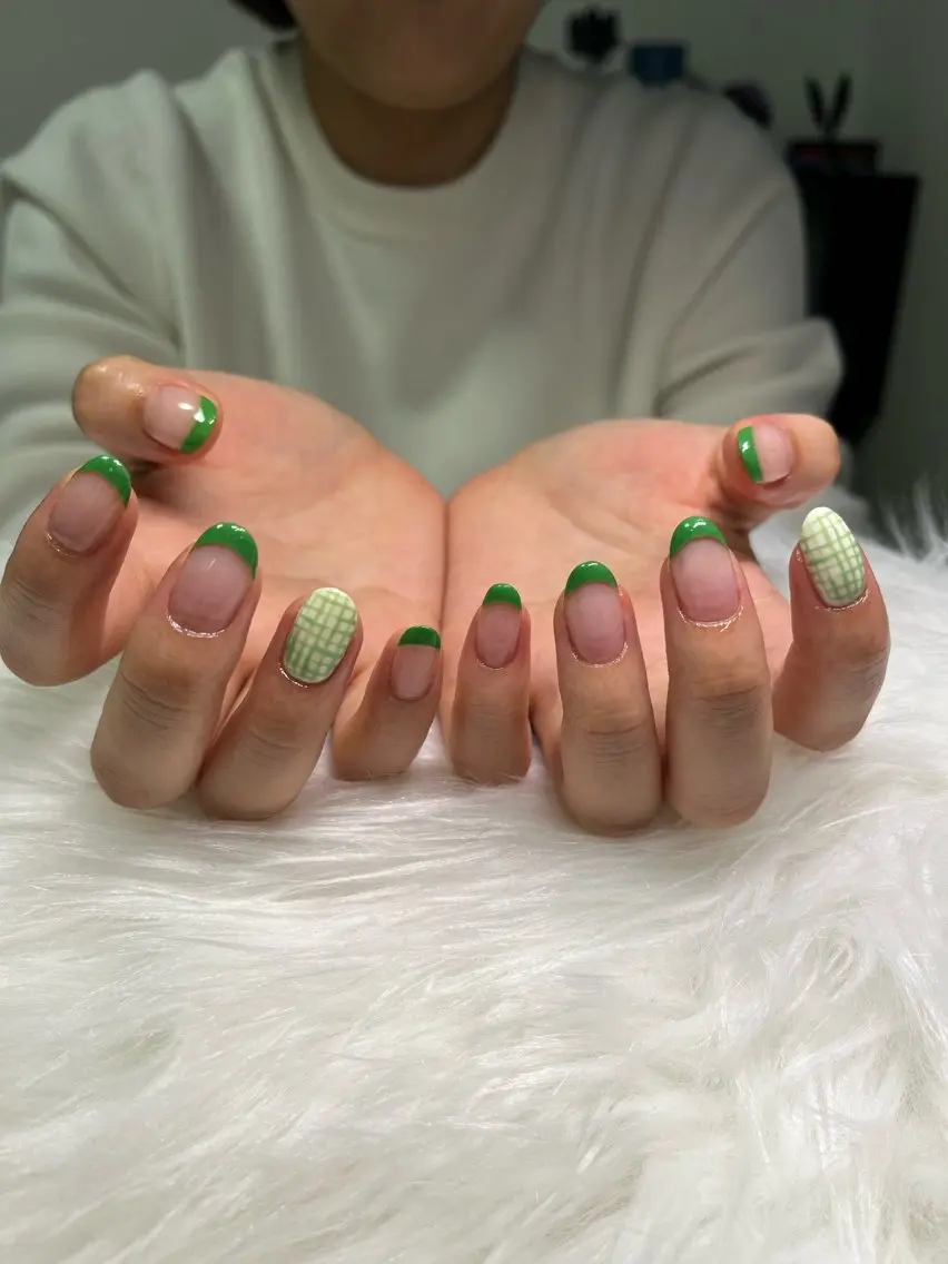 ネイル フレンチネイル グリーン シンプルネイル 春ネイル 🏠自宅 サロン💅natsuのネイルデザイン