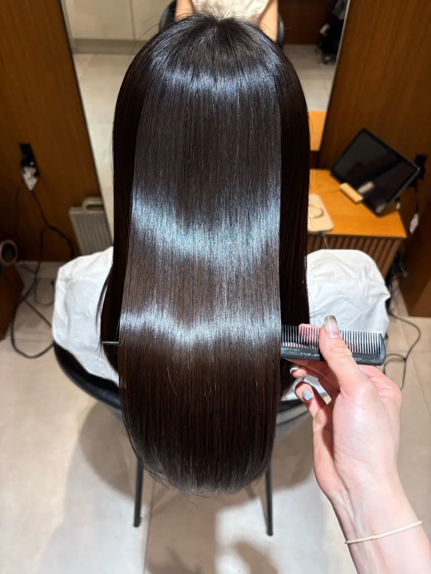 ロング 縮毛矯正 yiye shioriのヘアスタイル
