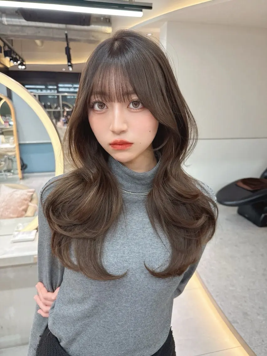 ロング カラー カット ヘアカラー トリートメント shion 透明感カラーのヘアスタイル