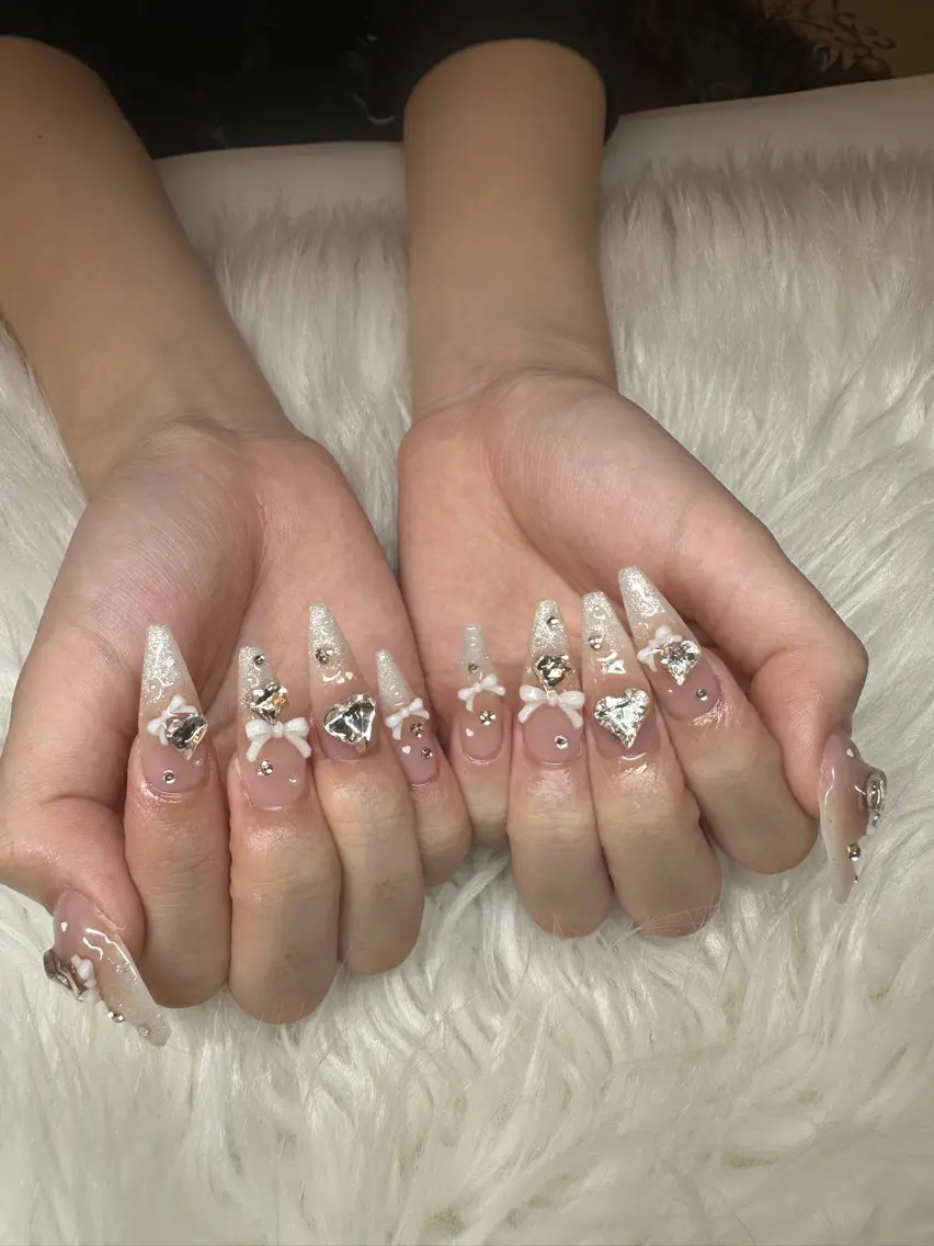 ネイル PEEKABOOミキ ネイル1級保持💅のネイルデザイン