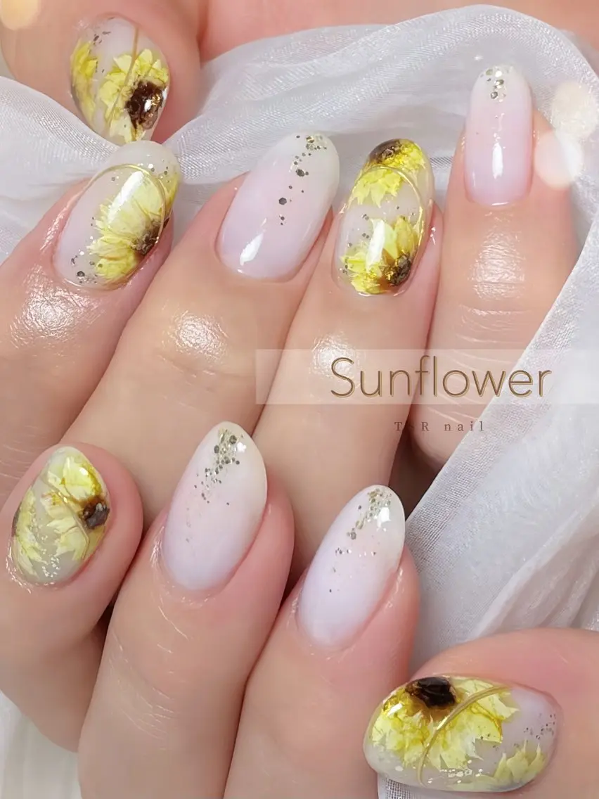 ネイル フラワーネイル 持ち込み 夏ネイル ハンドネイル ハンドケア 爪咲 りり花のネイルデザイン