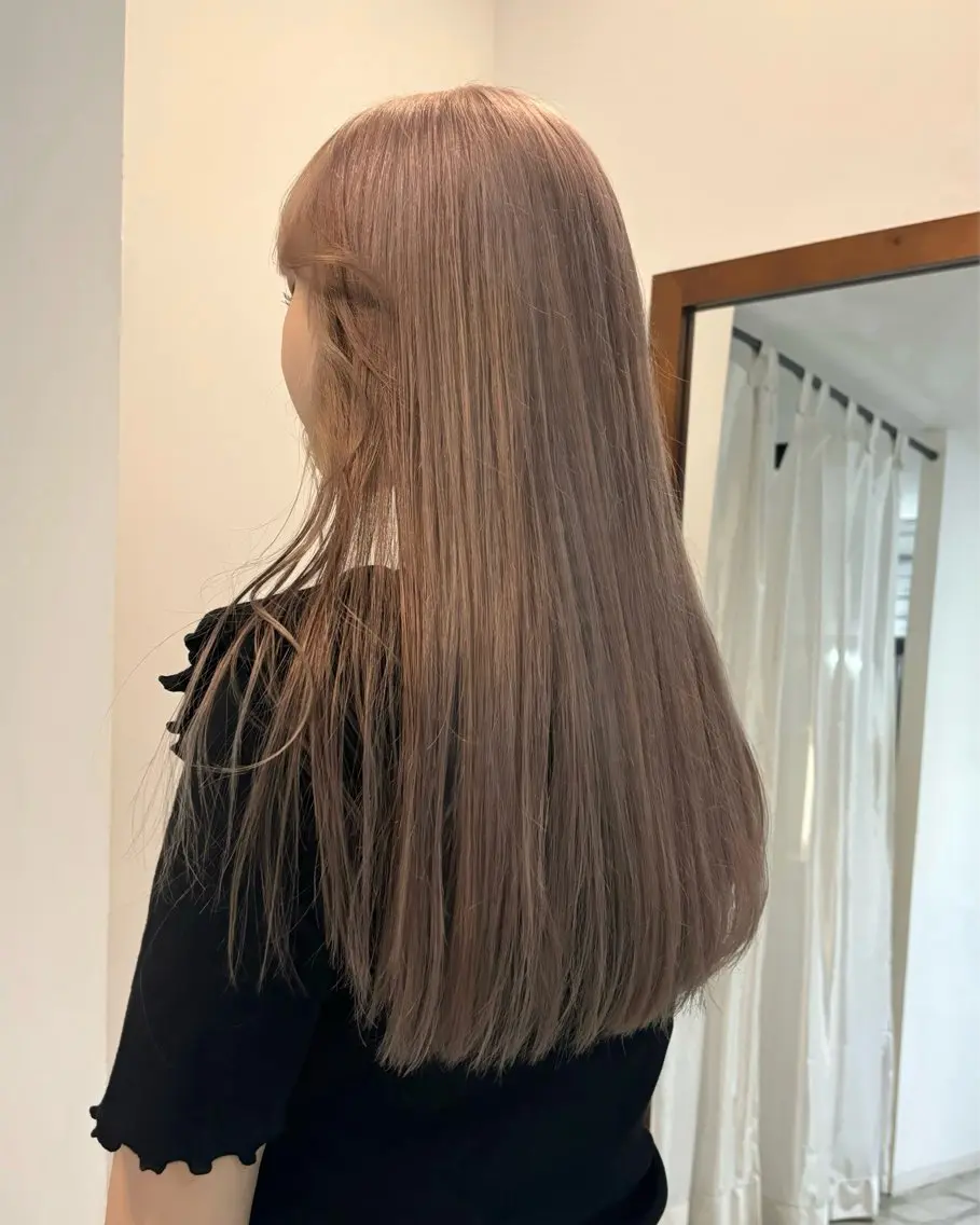 ロング カラー ベージュカラー ブリーチ ミルクティーベージュ ヘアカラー ひいろ パーマ/カットモデルのヘアスタイル