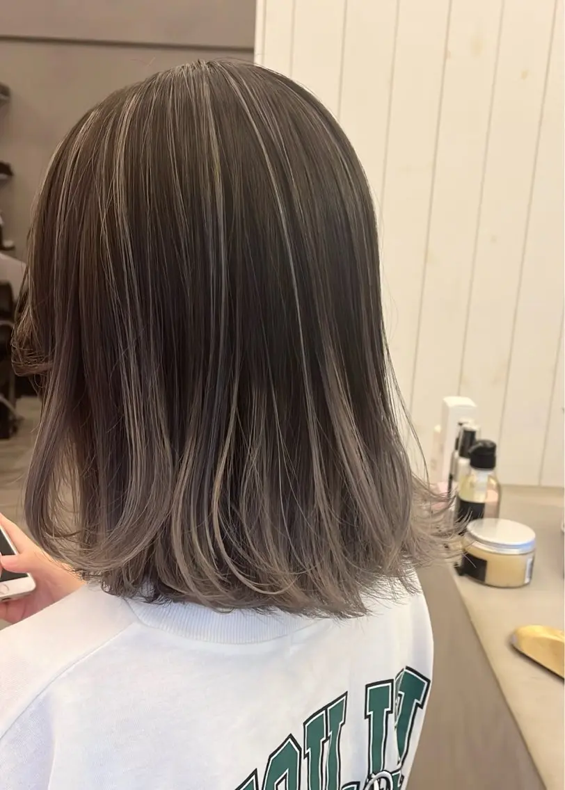 バレイヤージュ デザインブリーチ+ワンカラーの写真
