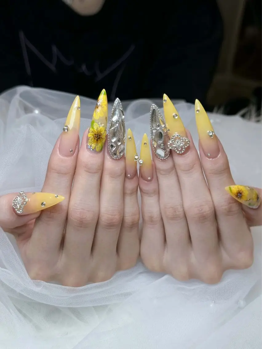 ネイル アートネイル 長さ出し レース ハンドネイル リス ネイルのネイルデザイン