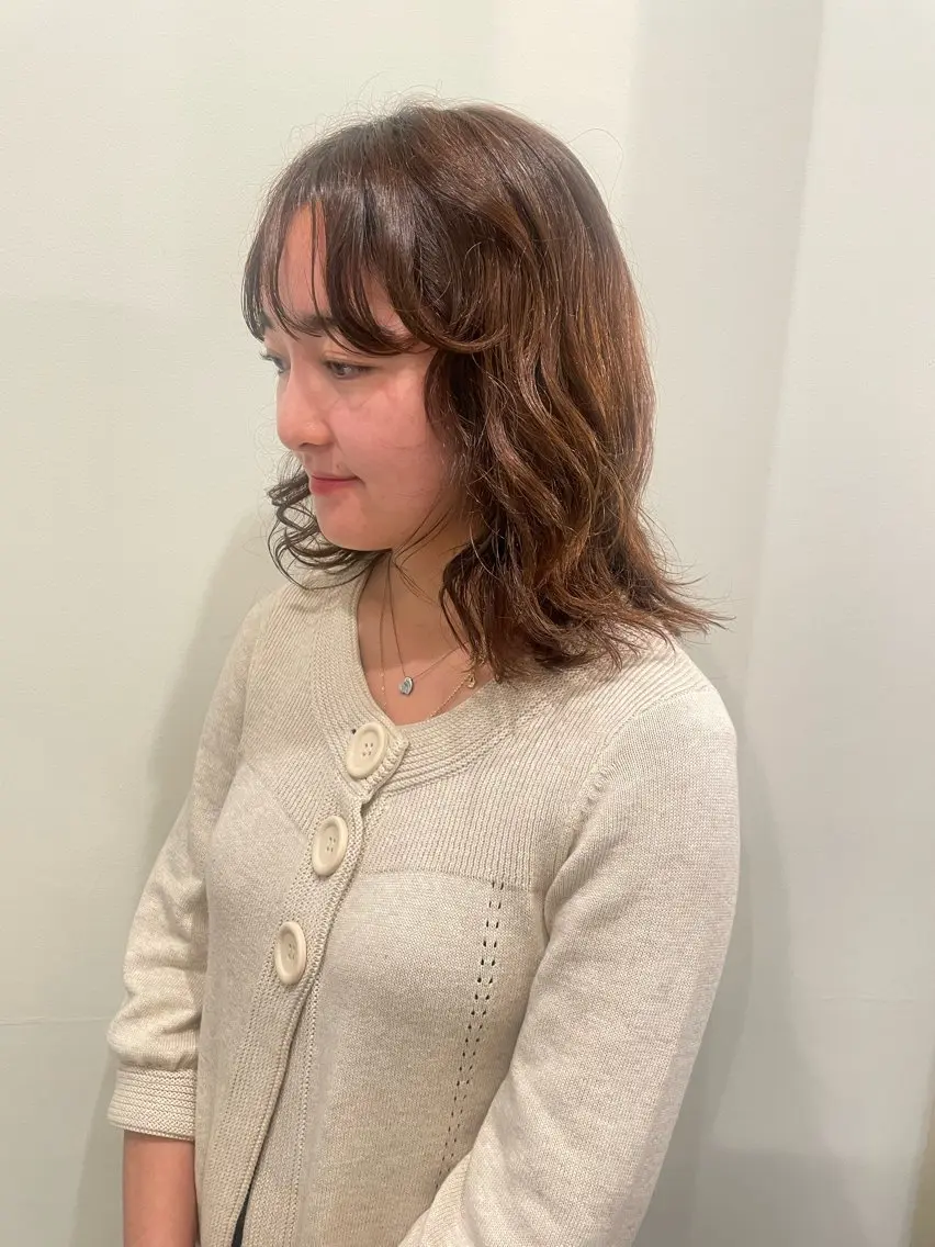ミディアム カラー くせ毛 レイヤーカット カット 渋谷 留菜のヘアスタイル