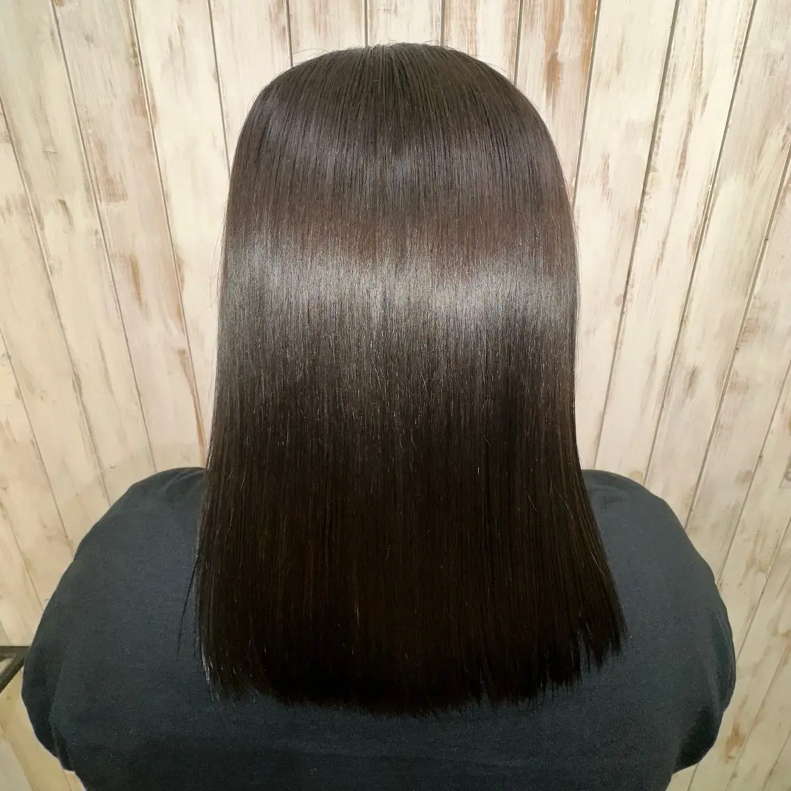 セミロング カラー アッシュ ブリーチ ブリーチなしカラー 野崎 桃実のヘアスタイル