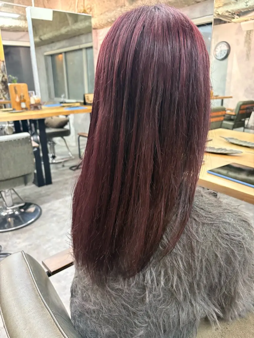 ロング シモイケ ルアのヘアスタイル