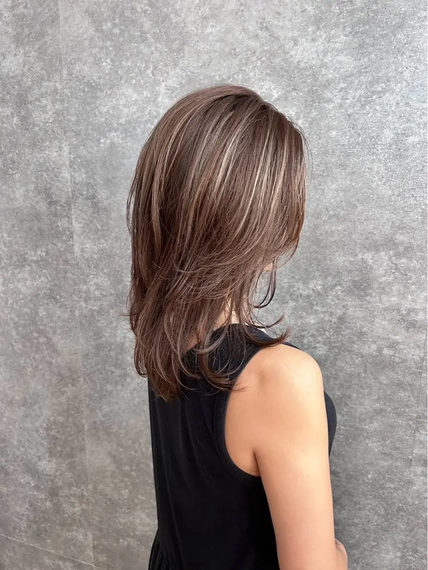 セミロング カット ヘアカラー 峯 琴奈のヘアスタイル
