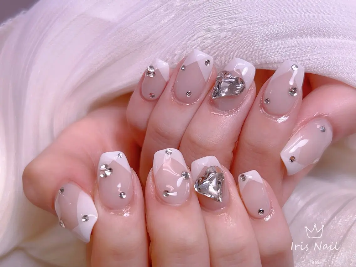 ネイル フレンチネイル ジェルネイル グラデーション 韓国ネイル マグネットネイル ハンドネイル 【長さ出し】 IRIS NAILのネイルデザイン