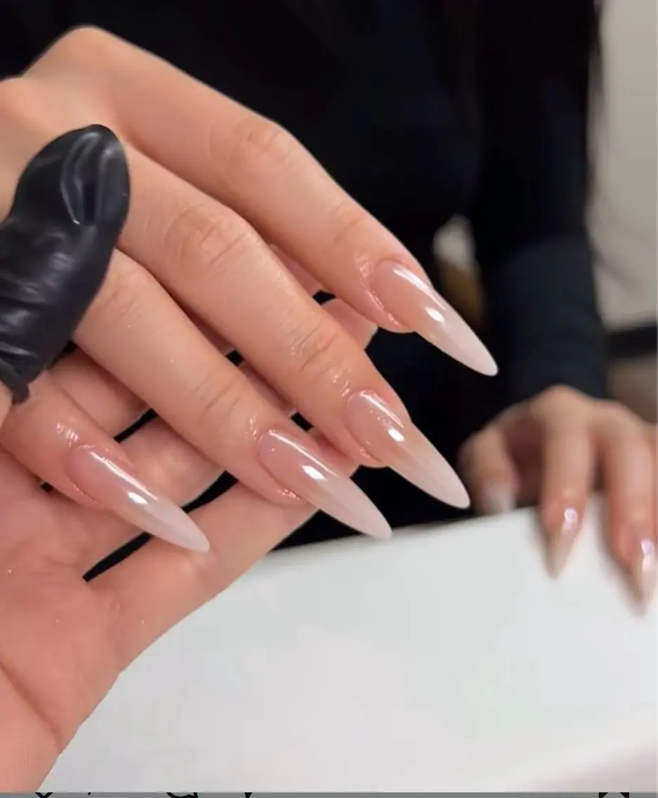 ネイル キラキラネイル 韓国ネイル ロングネイル ワンホンネイル ハンドネイル Josie nail salonのネイルデザイン
