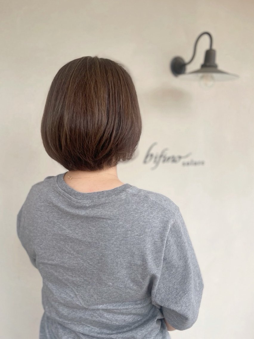 ショート ヘアカラー ビフィーノ ソラーレのヘアスタイル