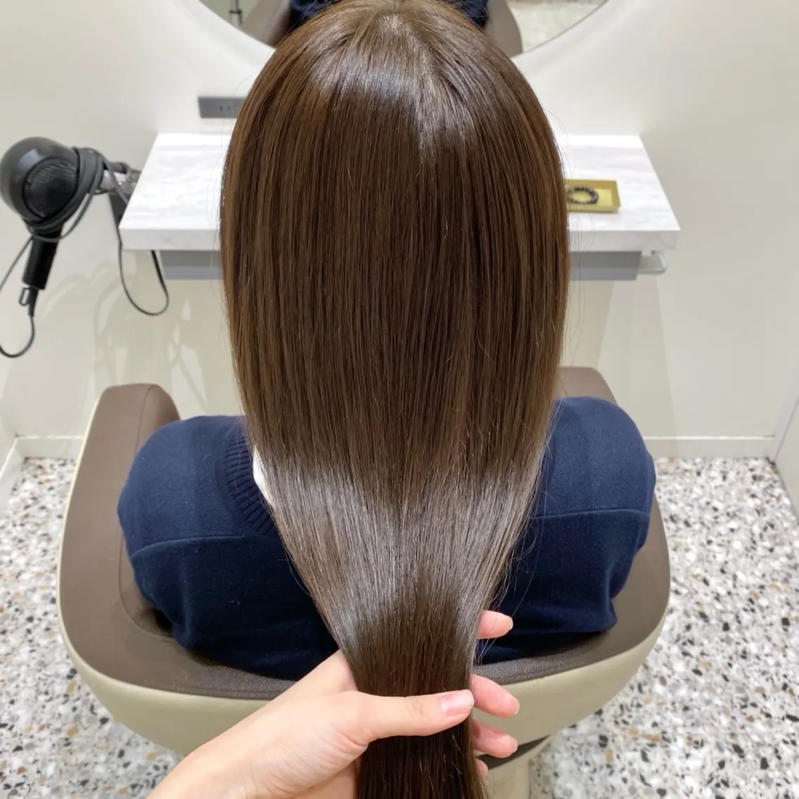 セミロング カラー ベージュカラー ブリーチ ダブルカラー ブリーチなしカラー オリーブベージュ カット ヘアカラー トリートメント RIKA韓国ヘア/く びれヘア/上品カラーのヘアスタイル
