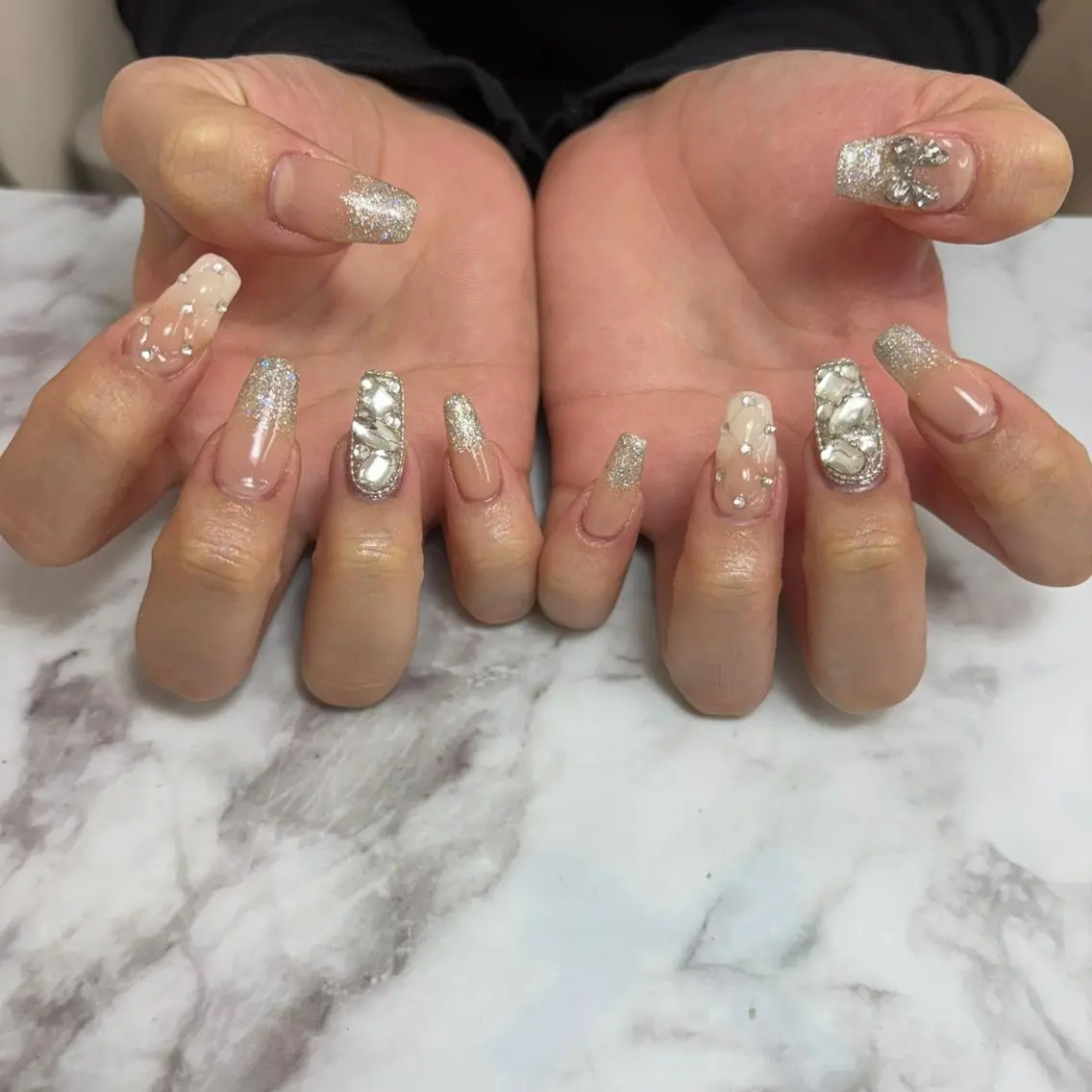 salon UNE LMA見習いスタッフのネイルデザイン
