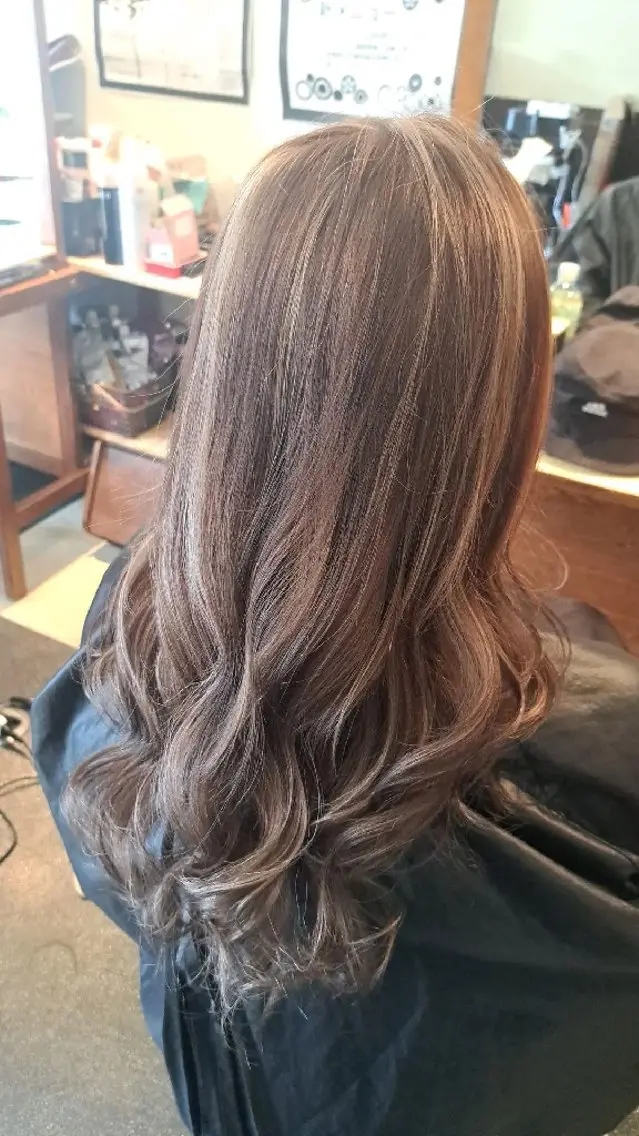 カラー グラッド ヘアーのヘアスタイル